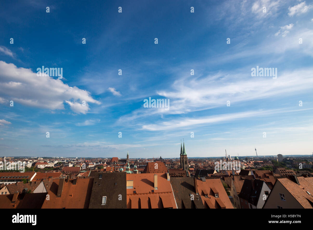 Vue sur les toits rouges de Munich. Banque D'Images
