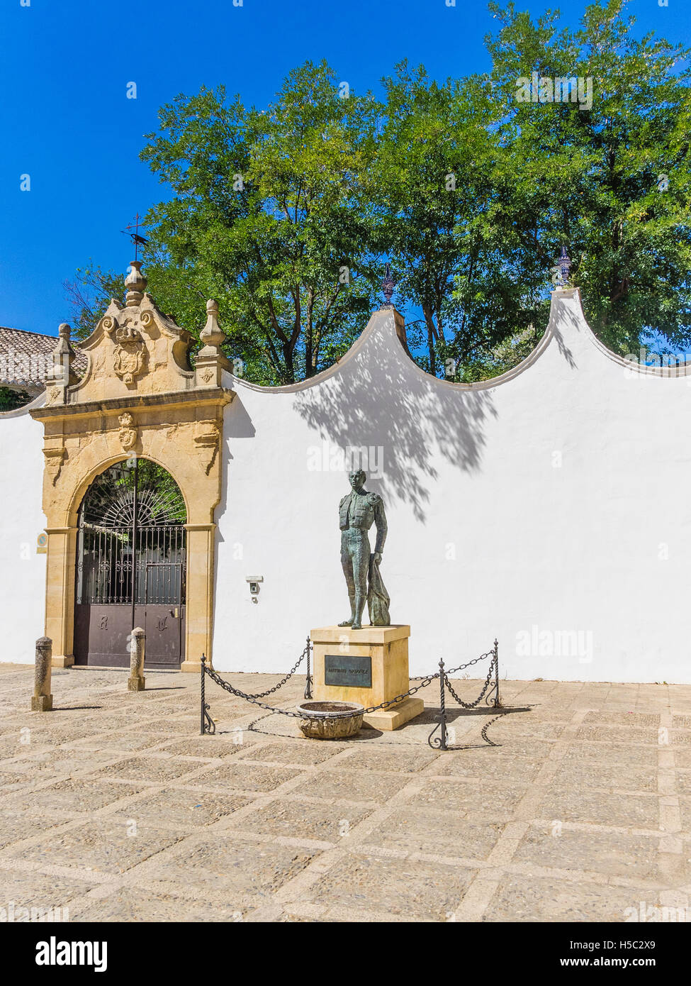 Matador Statue d'Antonio Ordóñez Araujo (1932-1998) qui était un célèbre toréador espagnol, Plaza de Toros de Ronda, Espagne Banque D'Images