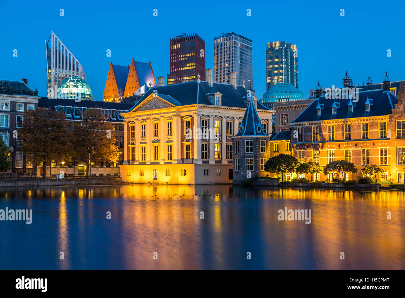 La Haye, capitale des PaysBas, musée Mauritshuis, royal photo gallery, Skyline business