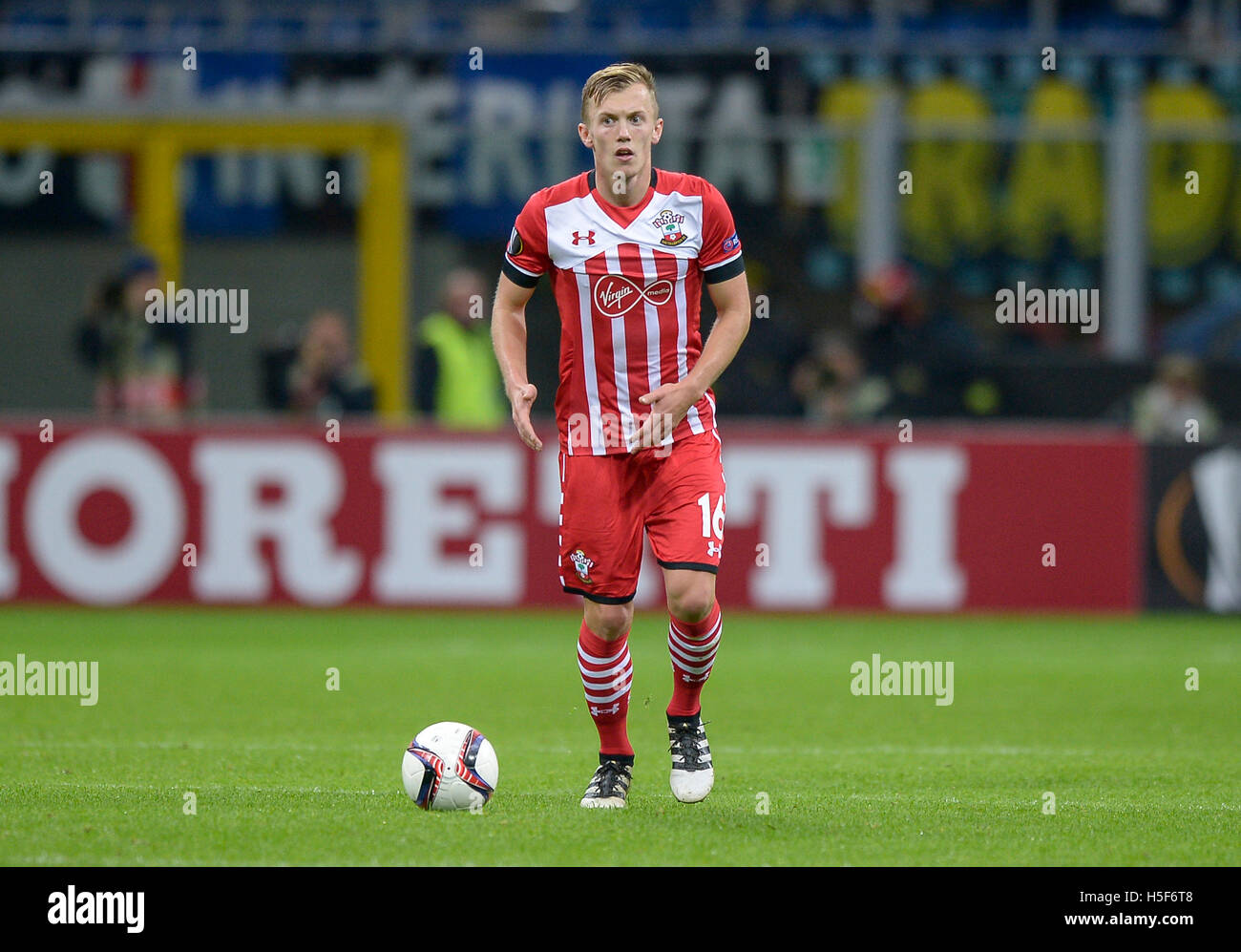 Milan, Italie. 20 octobre, 2016. Stade Giuseppe Meazza de Milan, en Italie. 20 octobre, 2016. Ward-Prowse James en action au cours de l'UEFA Europa League match de foot entre FC Internazionale et Southampton FC. Credit : Nicolò Campo/Alamy Live News Banque D'Images