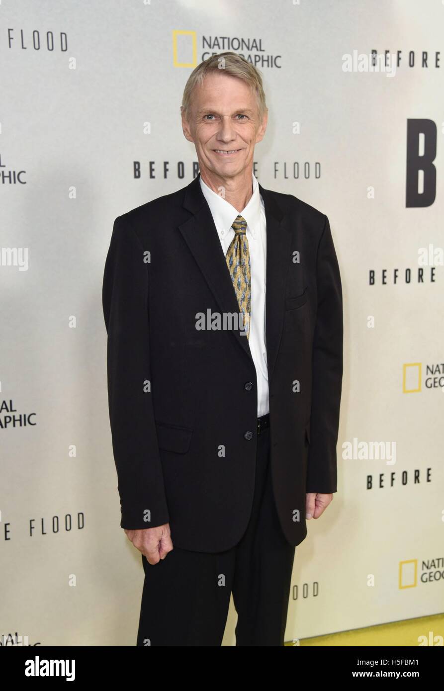 New York, NY, USA. 20 Oct, 2016. Piers Sellers aux arrivées d'AVANT LE DÉLUGE Le première présentée par National Geographic Channel, siège de l'Organisation des Nations Unies - Salle de l'ASSEMBLÉE GÉNÉRALE DES NATIONS UNIES, New York, NY 20 Octobre, 2016. Credit : Derek Storm/Everett Collection/Alamy Live News Banque D'Images