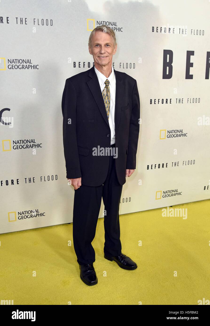 New York, NY, USA. 20 Oct, 2016. Piers Sellers aux arrivées d'AVANT LE DÉLUGE Le première présentée par National Geographic Channel, siège de l'Organisation des Nations Unies - Salle de l'ASSEMBLÉE GÉNÉRALE DES NATIONS UNIES, New York, NY 20 Octobre, 2016. Credit : Derek Storm/Everett Collection/Alamy Live News Banque D'Images