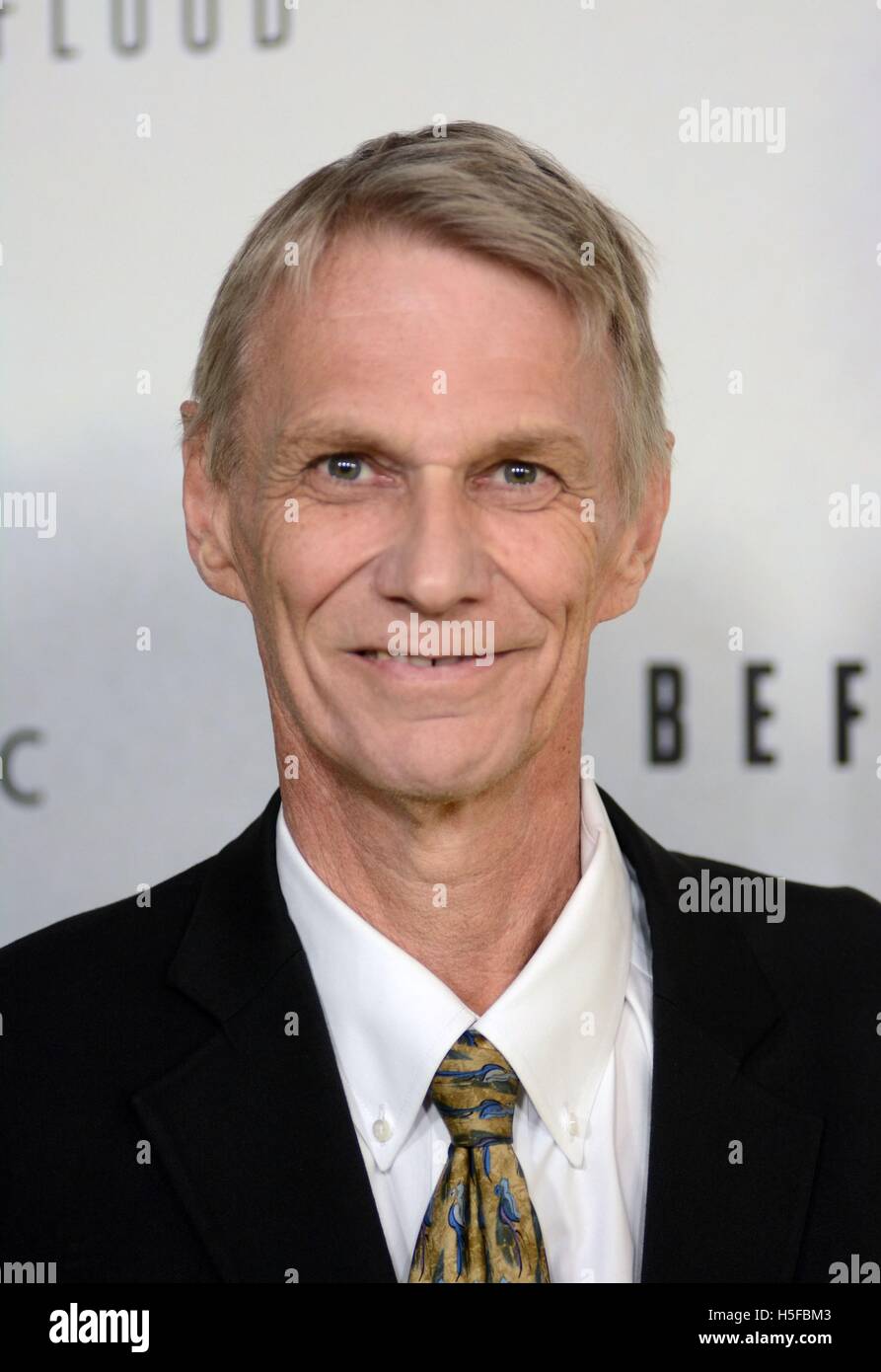 New York, NY, USA. 20 Oct, 2016. Piers Sellers aux arrivées d'AVANT LE DÉLUGE Le première présentée par National Geographic Channel, siège de l'Organisation des Nations Unies - Salle de l'ASSEMBLÉE GÉNÉRALE DES NATIONS UNIES, New York, NY 20 Octobre, 2016. Credit : Derek Storm/Everett Collection/Alamy Live News Banque D'Images