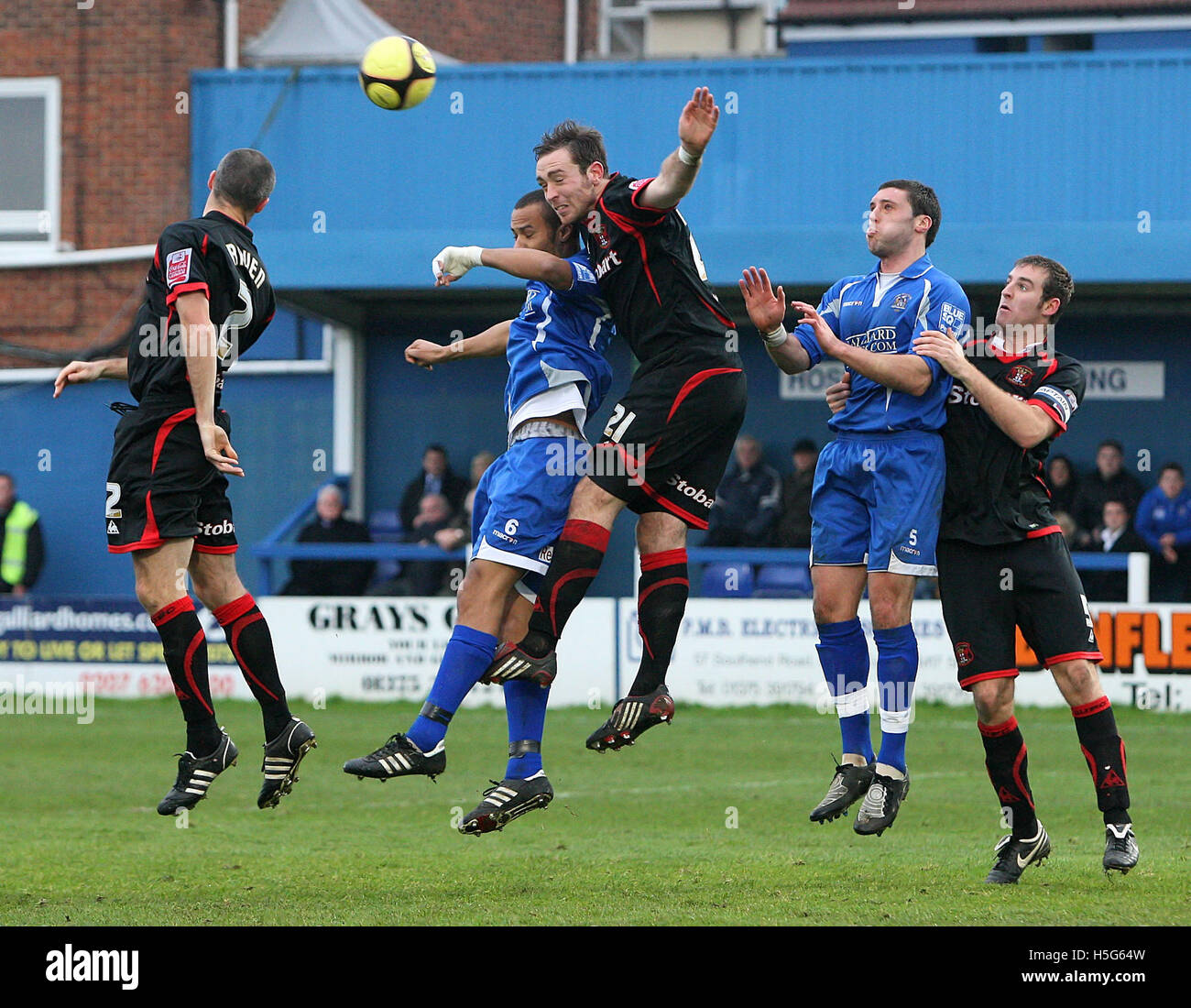 Richard Keogh de Carlisle chefs clairement de Deshawn Buy 100 mg de Dayes - Grays Grays Athletic vs Carlisle United - FA Challenge Cup 1er tour Replay à nouveau loisir, gris, Thurrock - 29/11/08 Banque D'Images