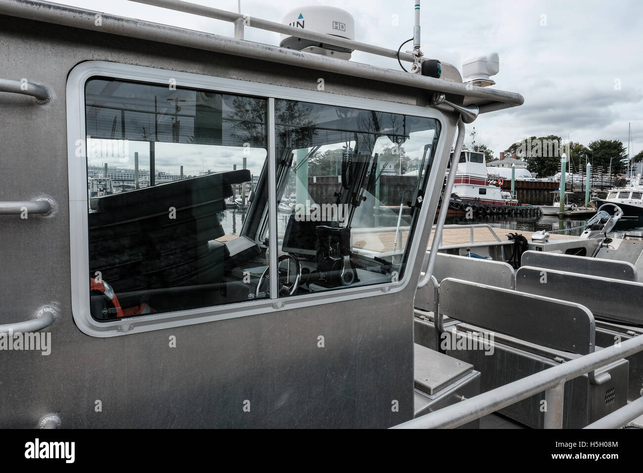 La section du pont d'un bateau de plongée de concept avancé comme vu dans le port historique de Salem, MA, USA. Banque D'Images