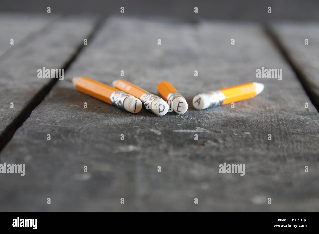 Idée, inscription sur des crayons. Concept de la science. Vintage composition. Banque D'Images