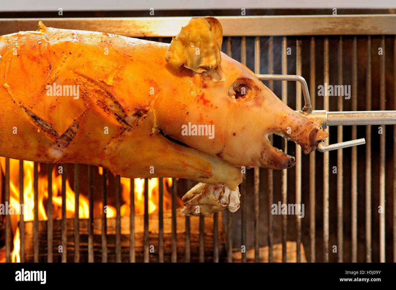 L'Allemagne, de l'alimentation de rue, Bavarois, cochon rôti à la broche Banque D'Images