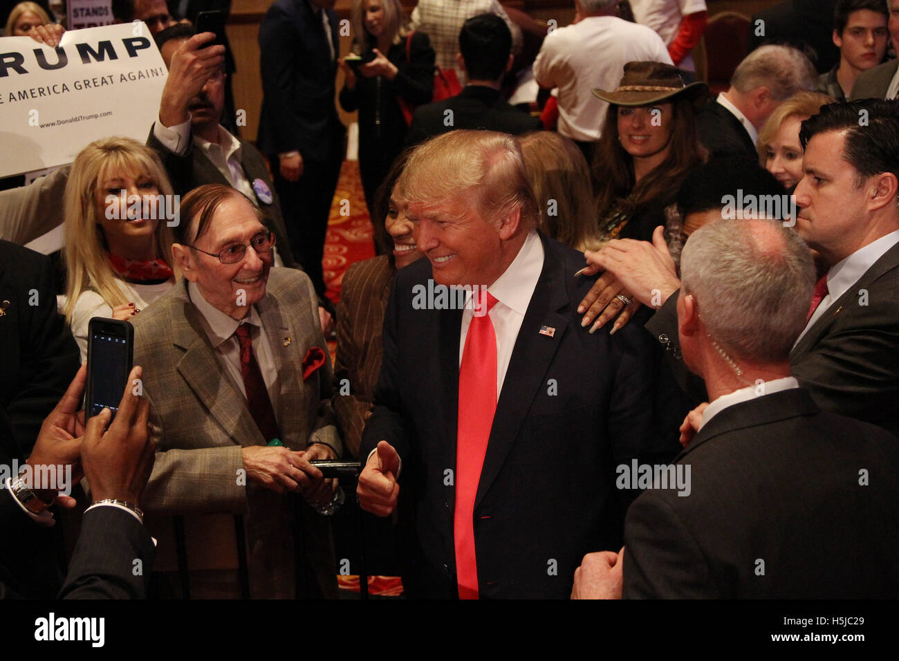 Donald J. Trump à ses partisans réunion Donald J Trump pour Président rassemblement à l'Afrique du Point Resort et Casino le 21 janvier 2016 à Las Vegas, Nevada. Banque D'Images