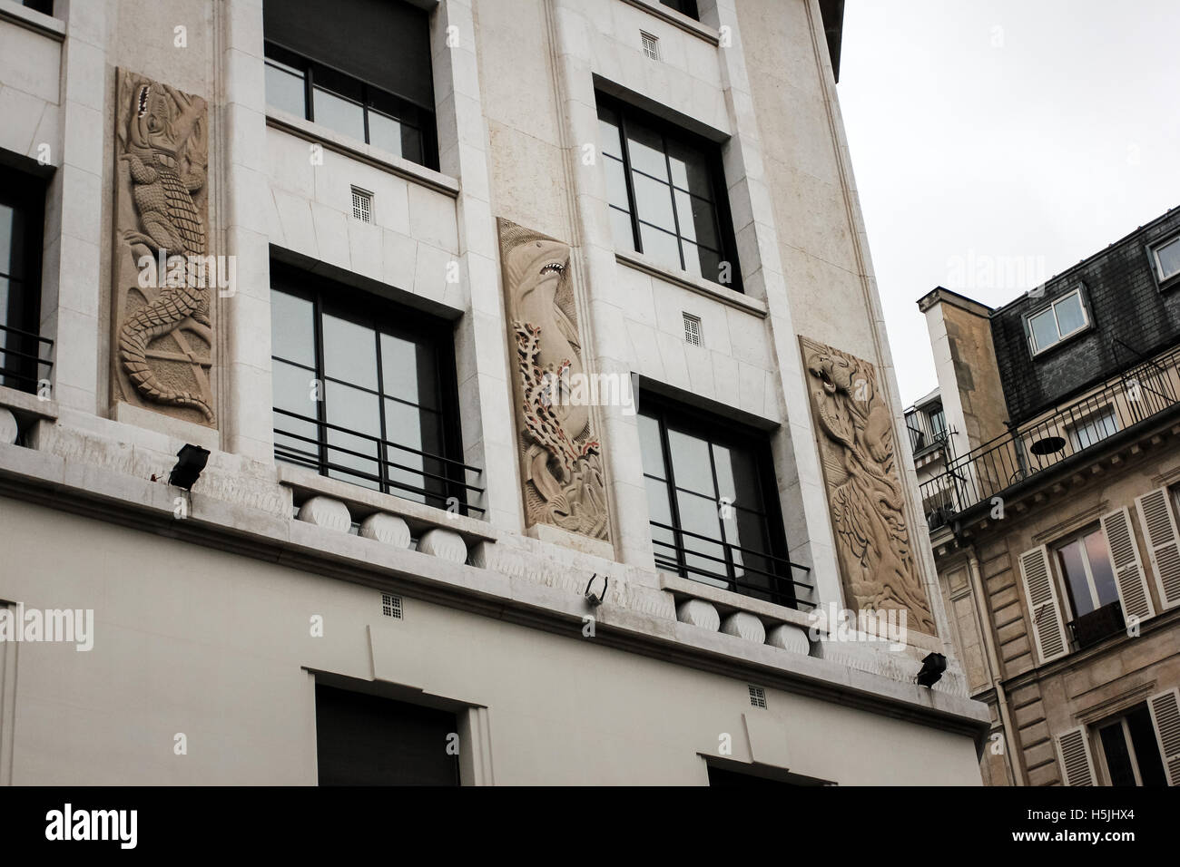 PARIS, FRANCE - 31 décembre 2011 : Paris art-nouveau style dans un décor d'architecture Banque D'Images