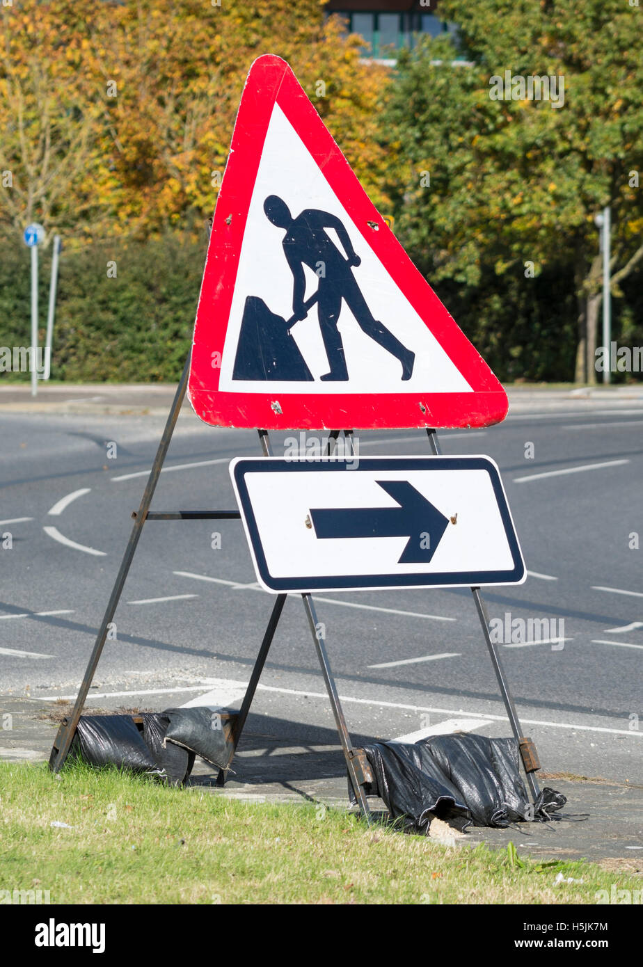 Free standing travaux signe sur une route au Royaume-Uni. Banque D'Images