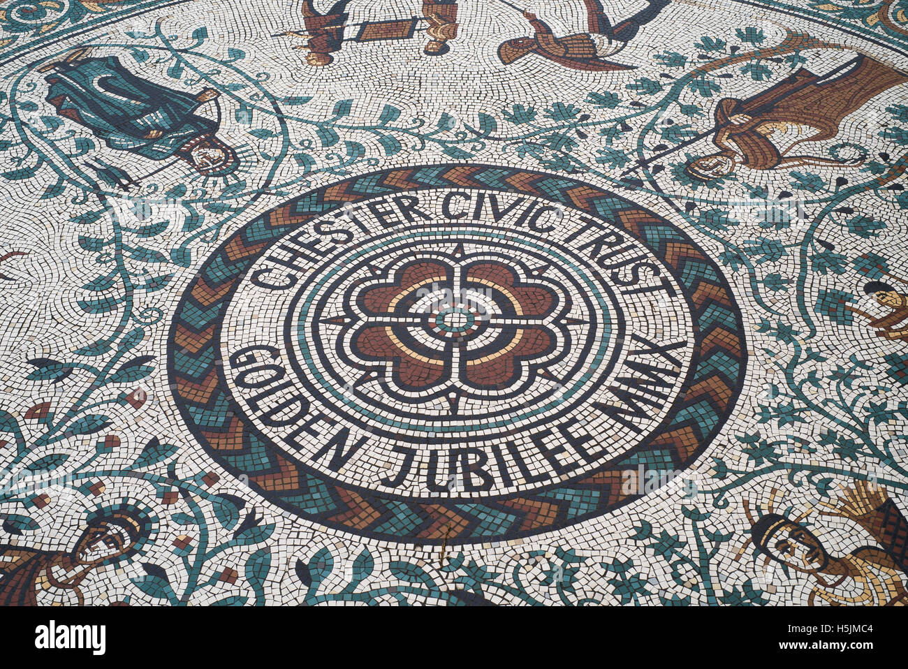 Mosaïque de style romain, dans le jardins romains à Chester, marque le jubilé de la Chester Civic Trust en 2010 Banque D'Images