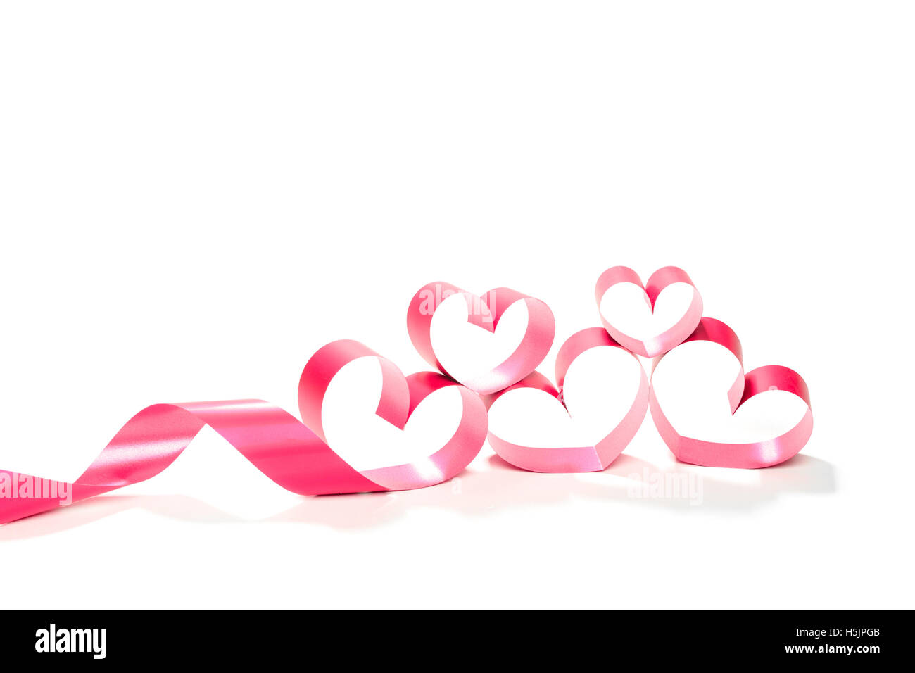 Valentine. Satin rouge ruban cadeau élégant. Banque D'Images