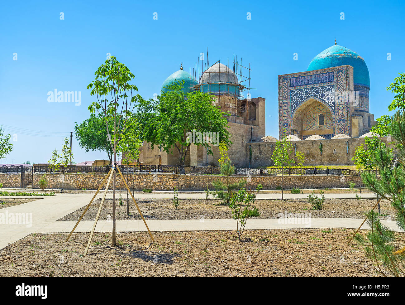 Le complexe religieux médiéval de Dorut Tilavat avec le dôme bleu de la Mosquée Cathédrale Kok Gumbaz, Shakhrisabz, ouzbek Banque D'Images