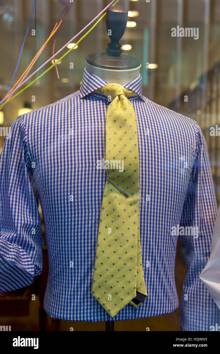 Magasin de vêtements, chemise et cravate, NYC Banque D'Images