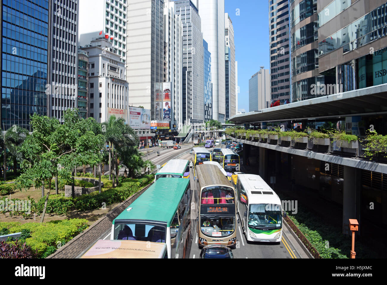 Trafic Scène de rue Connaught Road Hong Kong Banque D'Images