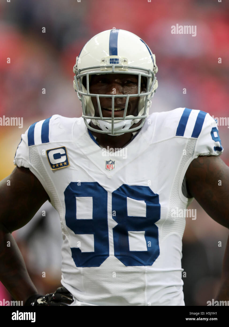 Indianapolis Colts' Robert Mathis au cours de la NFL International Series match au stade de Wembley, Londres. Banque D'Images