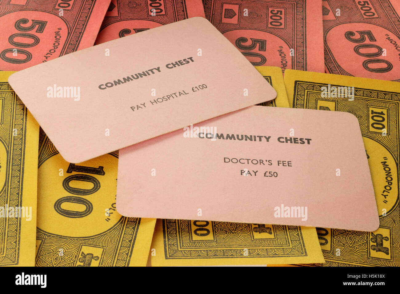 Jeu de Monopoly vintage britannique (Community Chest cartes pour frais médicaux) vers 1940 Banque D'Images