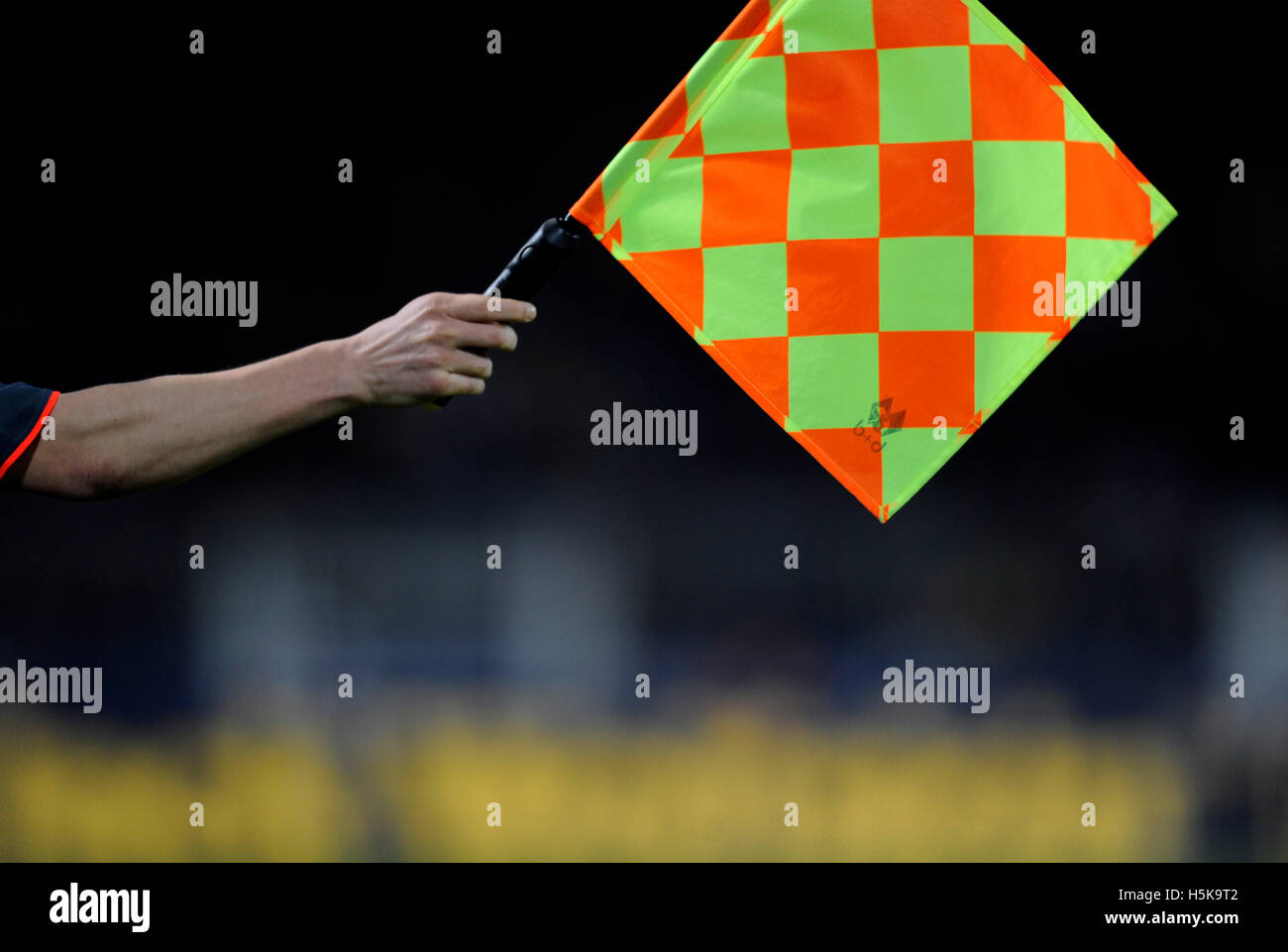 Le drapeau de l'arbitre assistant, football, soccer Banque D'Images