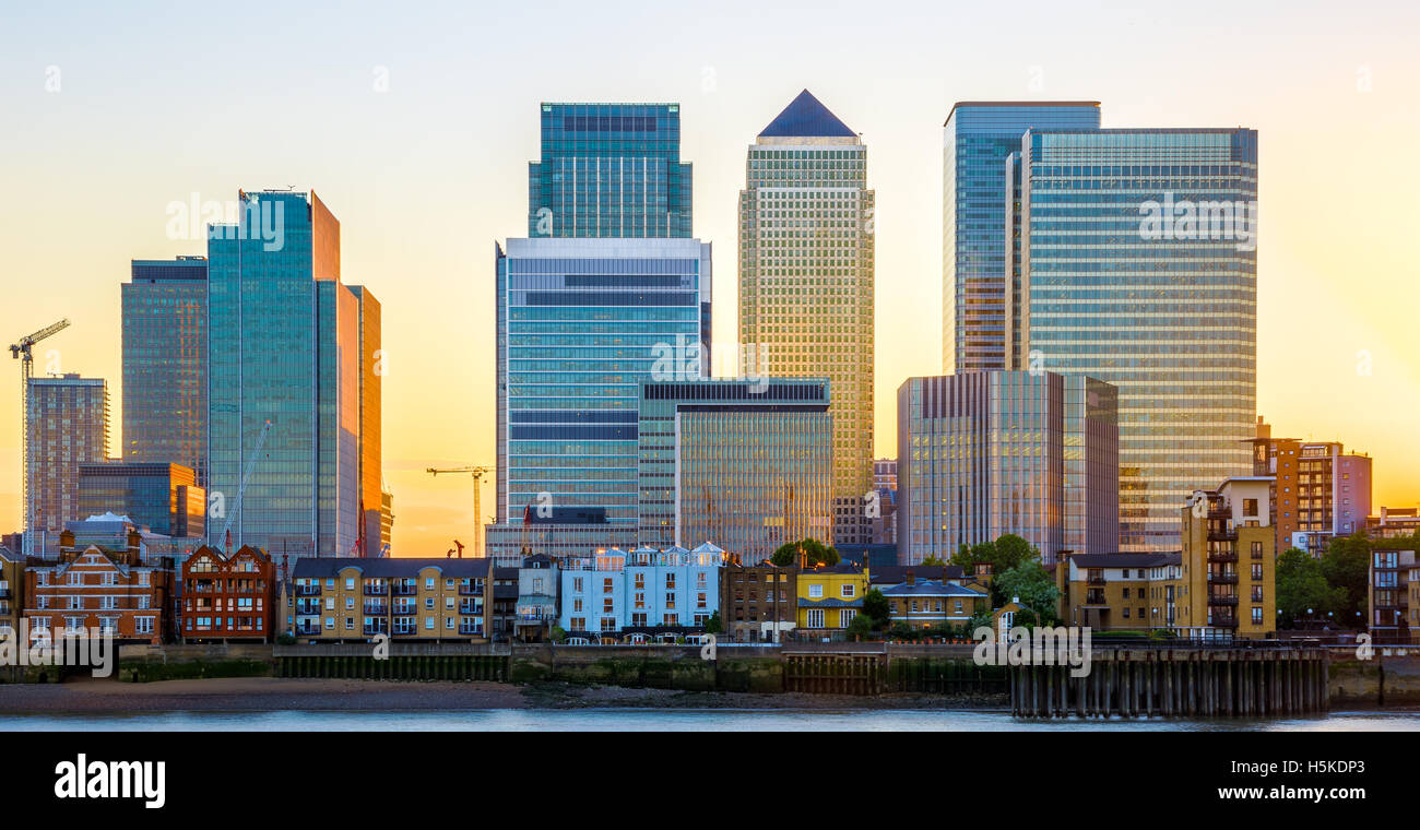 Canary Wharf, pôle financier de Londres au coucher du soleil Banque D'Images