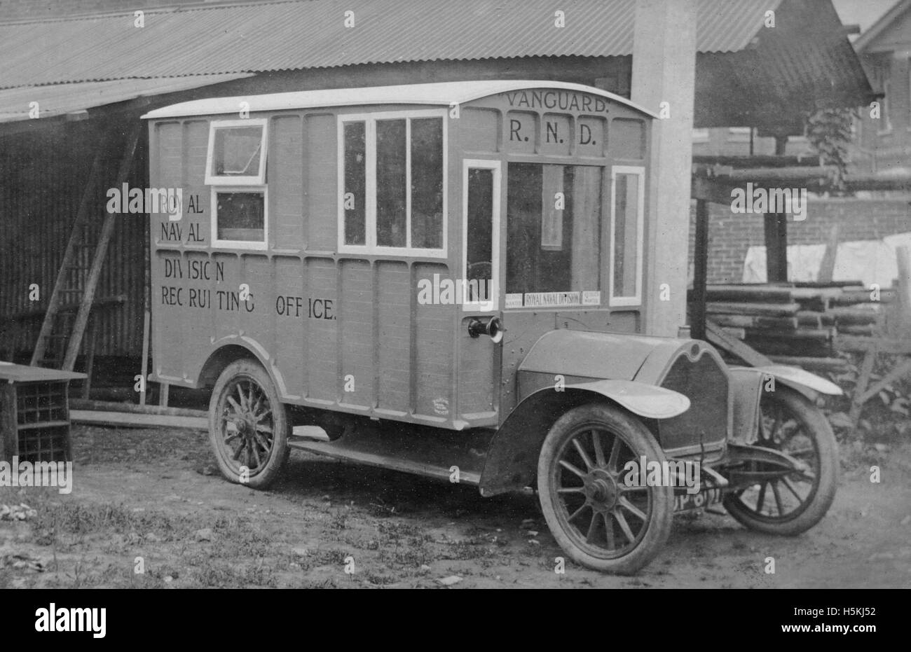 Crossley 1915 Division navale royale mobile Bureau de recrutement. Conversion par Hutchings Banque D'Images