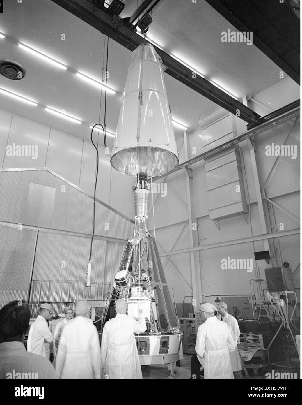 Une image de la collection Atlas, montrant un avion militaire en position stationnaire au sol, mettant en évidence son design et ses caractéristiques. Banque D'Images