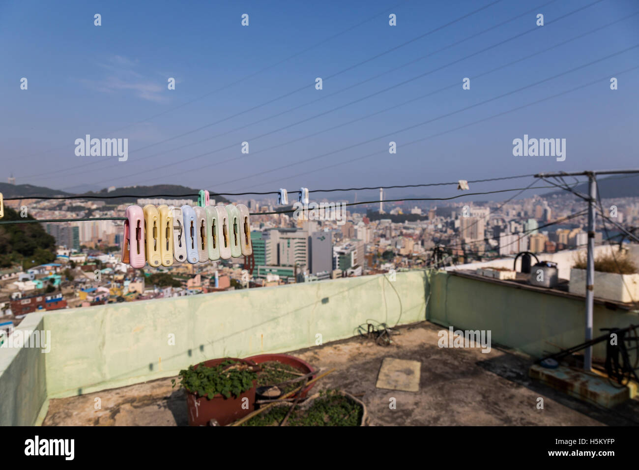 Ping chiffons accroché sur un toit à Busan, Corée du Sud Banque D'Images