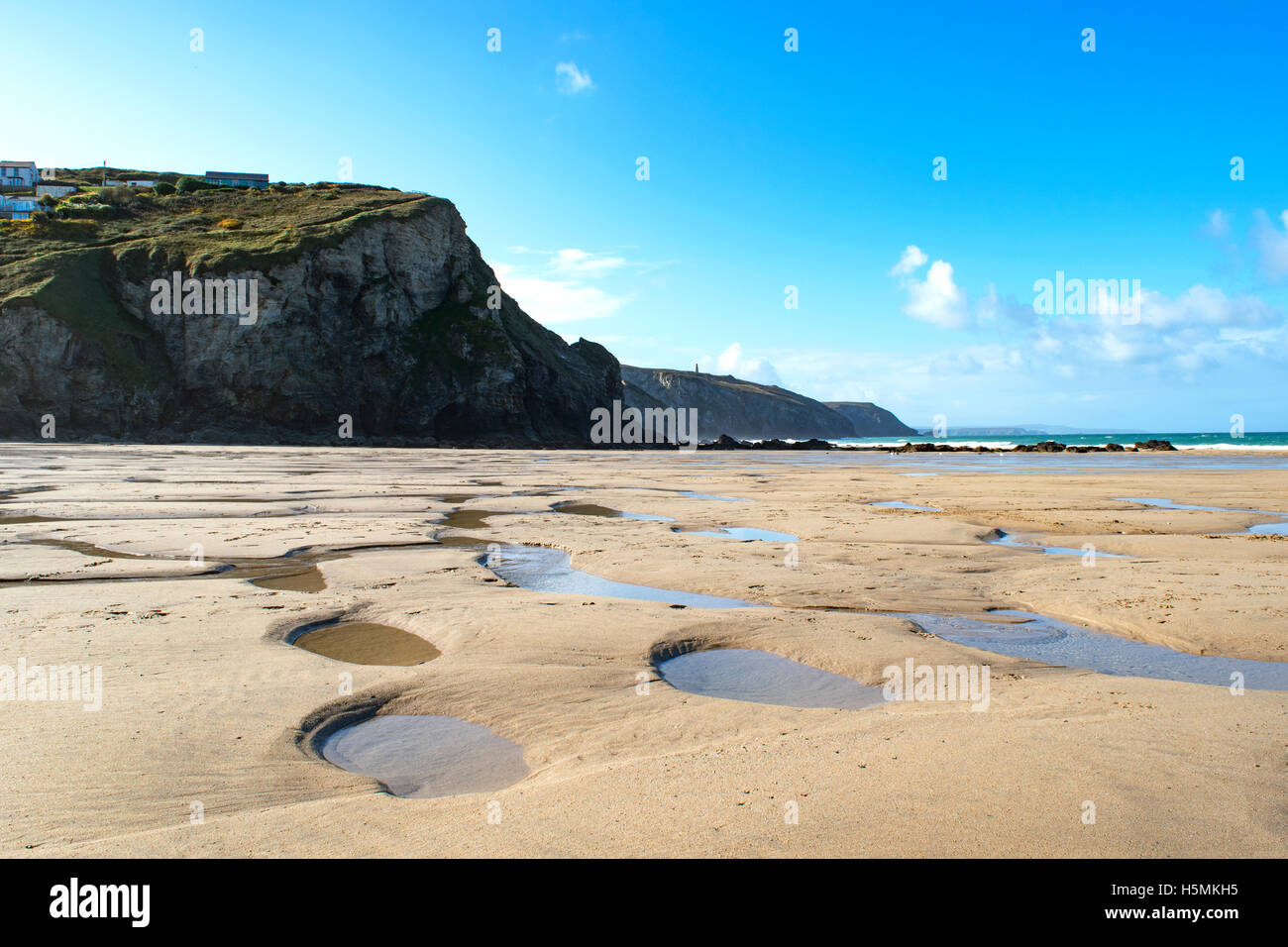 Marée basse à Porthtowan beach à Cornwall, England, UK Banque D'Images
