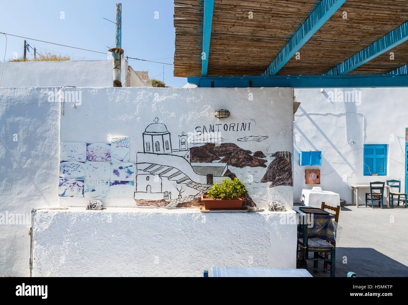 Santorini murale dans une taverne grecque dans le village de Manolas sur l'île de Thirassia, Santorin Banque D'Images