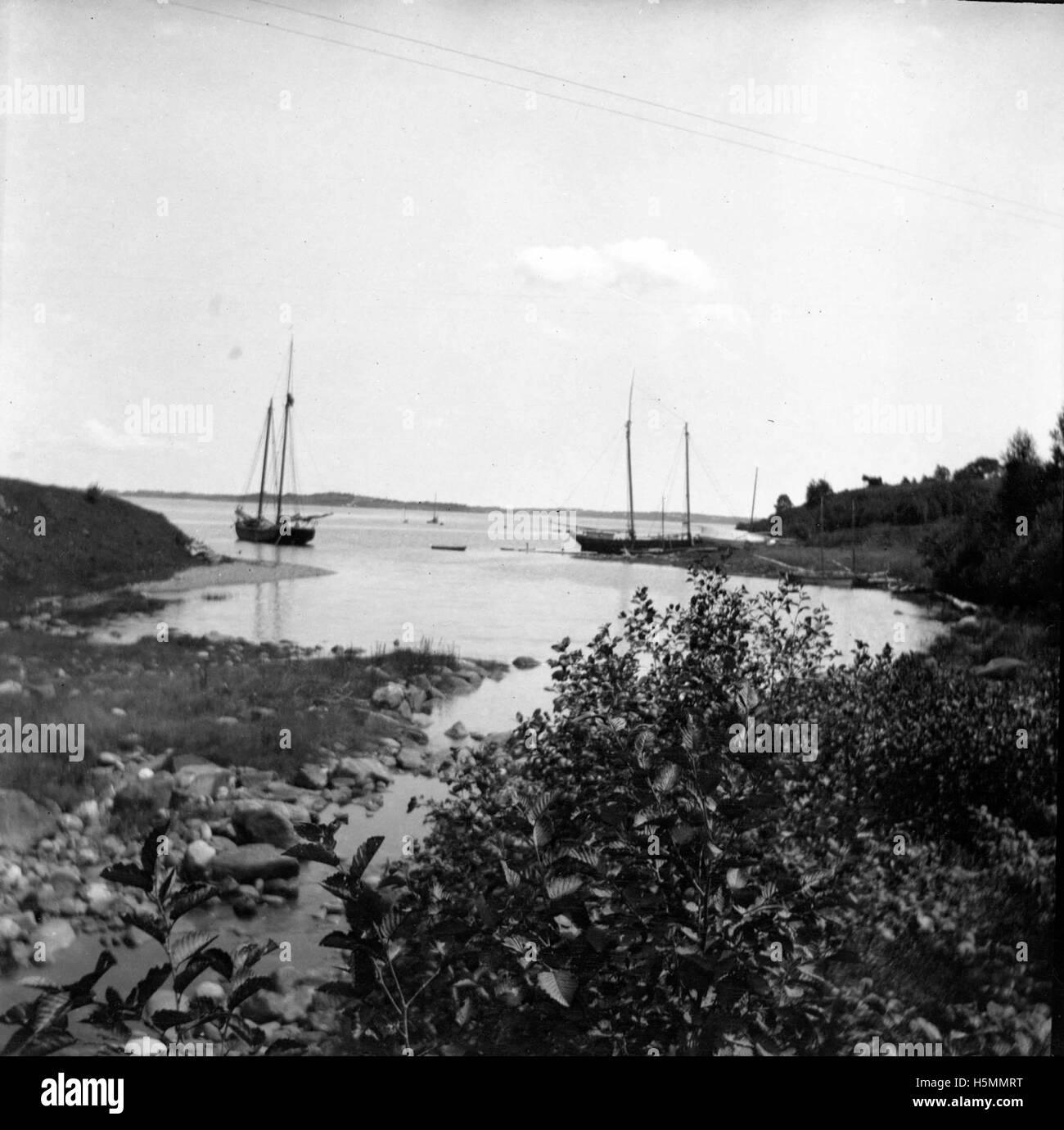 Une image représentant un tour en buckboard à Northport et Belfast, montrant potentiellement le port de Ducktrap, illustrant les moyens de transport historiques dans la région. Banque D'Images Une image représentant un tour en buckboard à Northport et Belfast, montrant potentiellement le port de Ducktrap, illustrant les moyens de transport historiques dans la région. Banque D'Images