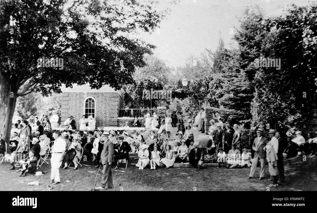 Les membres de l'Three-Quarter Century Club ont tenu leur réunion annuelle à l'Amphithéâtre de Camden, le 6 août 1931. Organisée à l'automne 1925, l'adhésion au club est pour les citoyens de 75 ans et plus. En ce jour 3 500 membres du Club sont arrivés à Camden avec plus de 1 000 parents et amis. Gouverneur Gardner a été l'orateur invité et l'après-midi a été consacré à des jeux, des concours, et de la danse. Banque D'Images