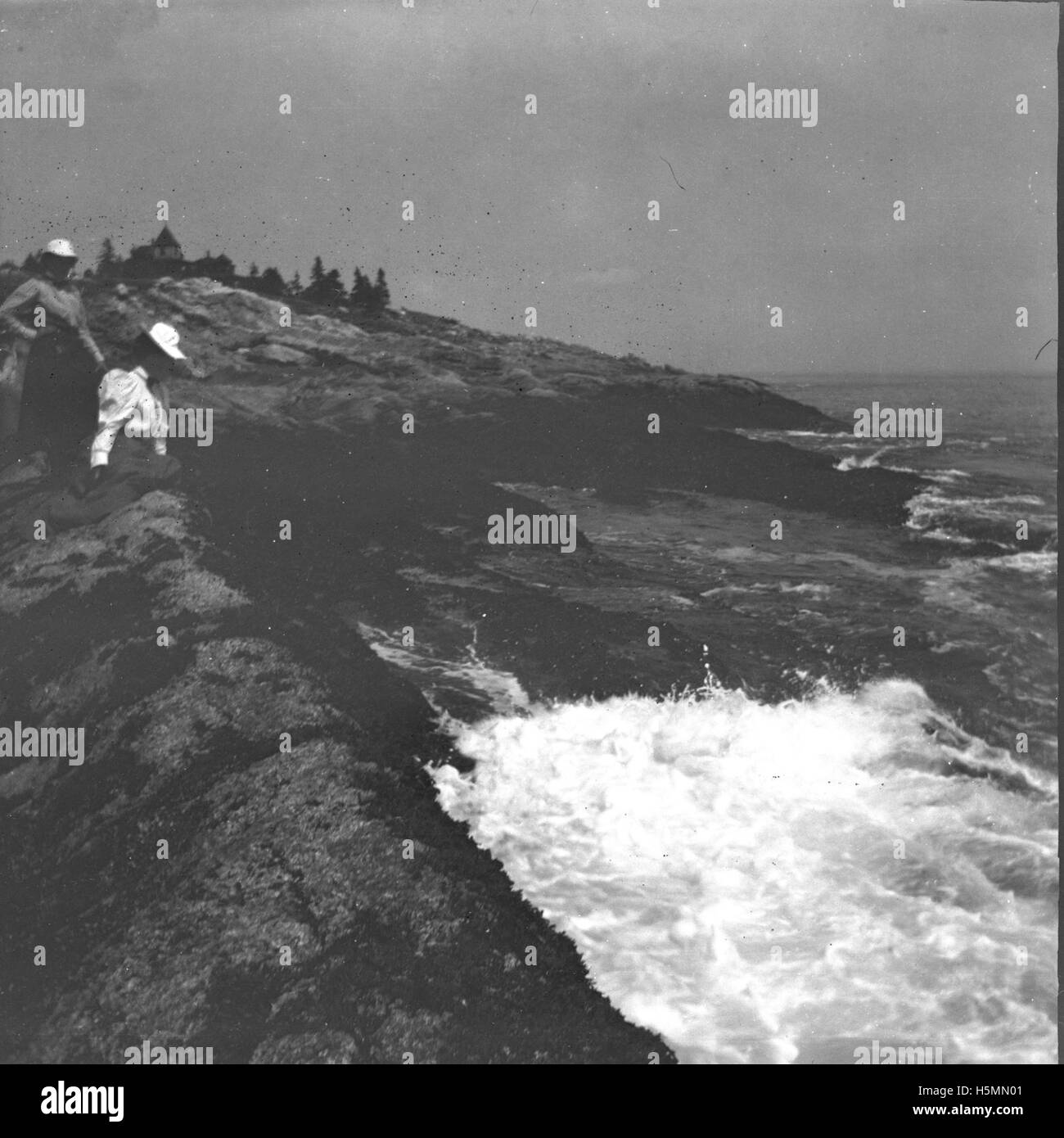 Cette photographie ou cet événement a lieu à Pemaquid en août 1899, capturant un moment de la fin du XIXe siècle dans la zone côtière du Maine, aux États-Unis. Il peut représenter le paysage, les gens ou les bâtiments de cette époque. Banque D'Images