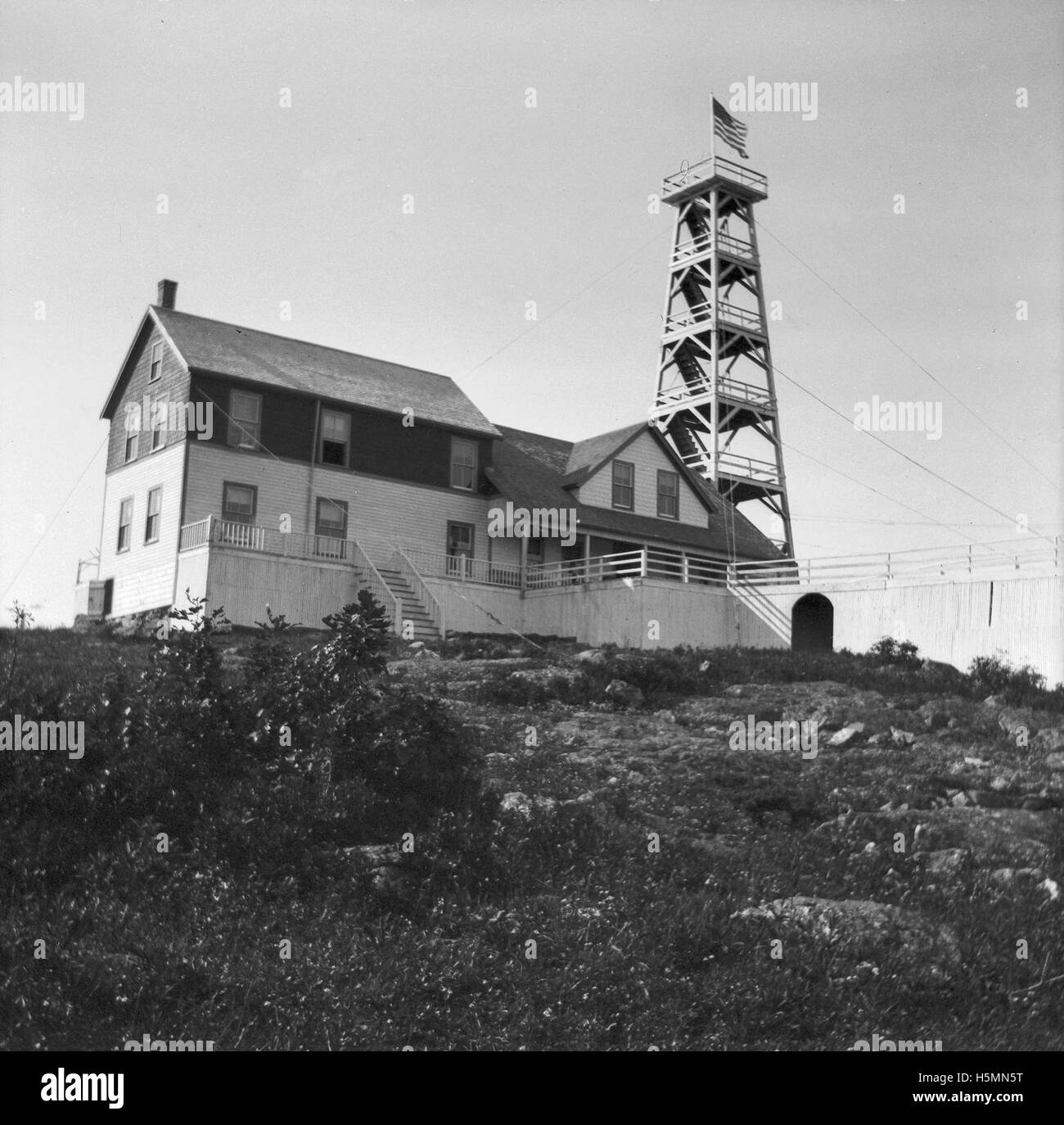 Vue du sommet House hotel construit en 1897 par Columbus Buswell. La propriété a été achetée en 1899 par la Mt. Battie Association et rénové la même année. Bien démoli en 1920. Banque D'Images