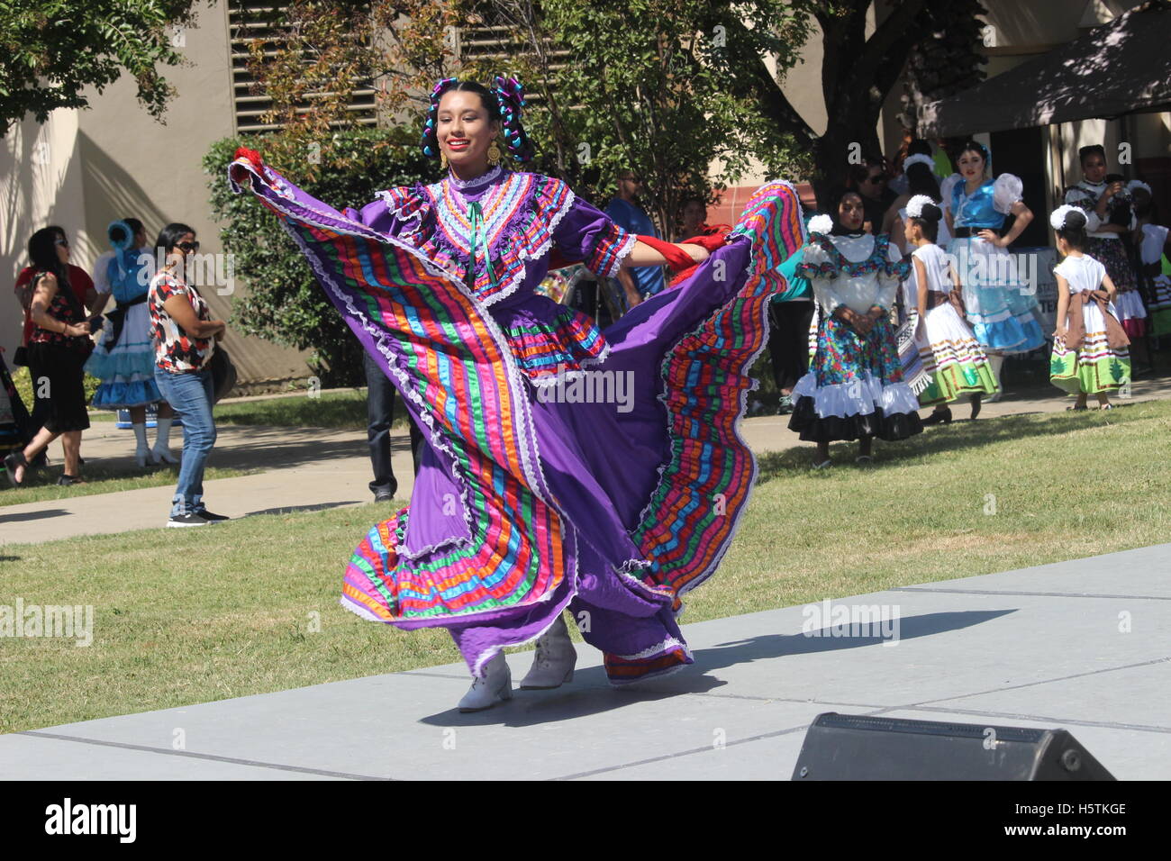 Un danseur effectue une danse traditionnelle mexicaine au Texas State Fair Banque D'Images