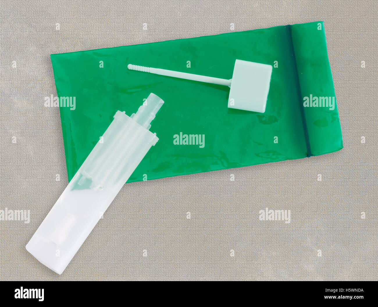 Kit plastique. pour le dépistage du cancer de l'intestin ou du côlon. Banque D'Images