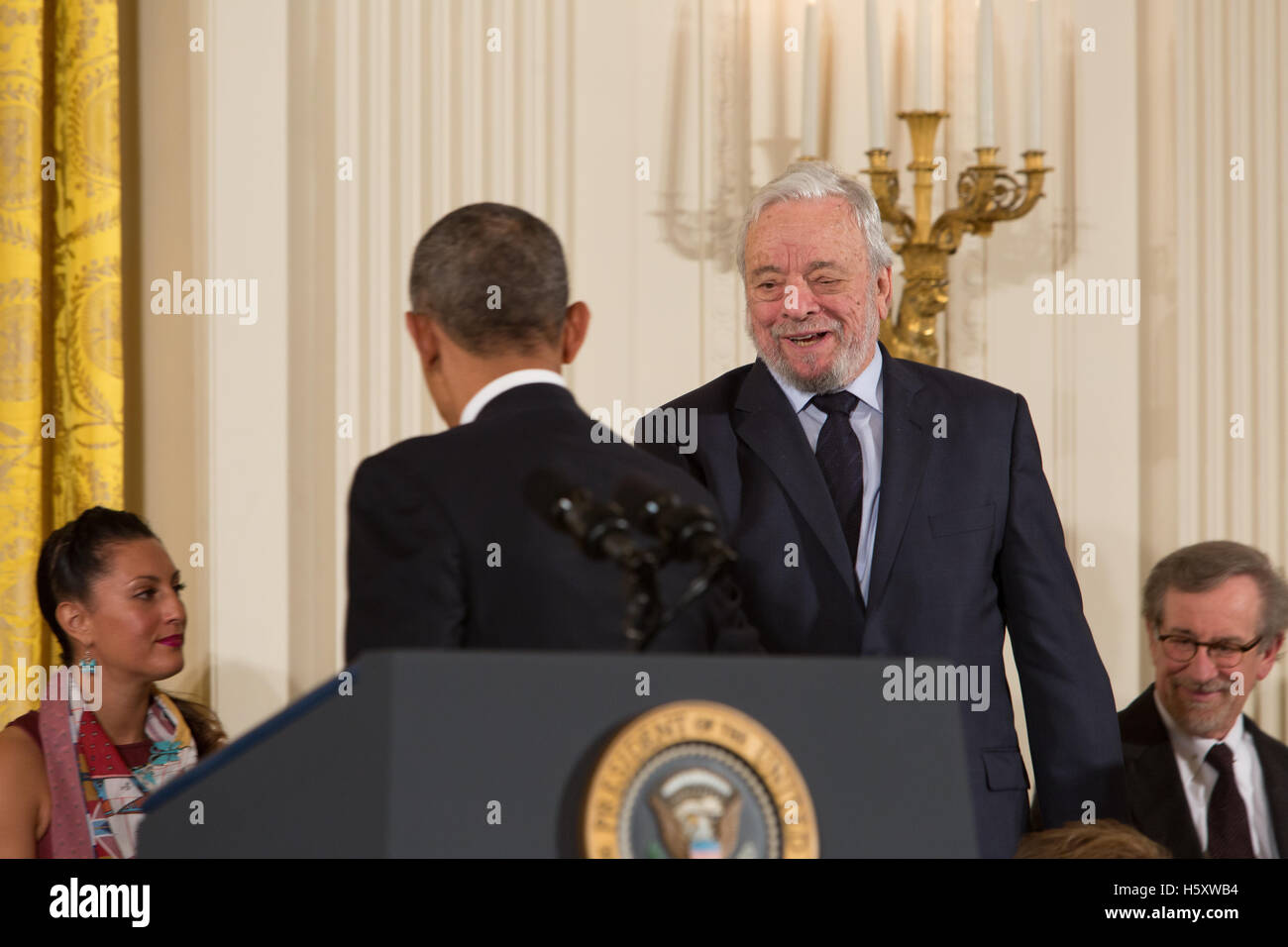 Stephen Sondheim reçoit la Médaille présidentielle de la liberté des prix à la Maison Blanche à Washington DC le 24 novembre 2015 Banque D'Images