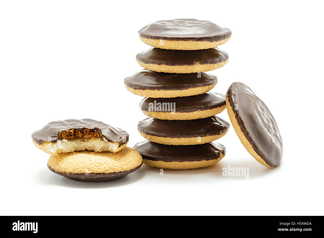 De délicieux gâteaux de Jaffa. Cookies recouverts de chocolat noir et rempli de marmelade d'orange. Banque D'Images