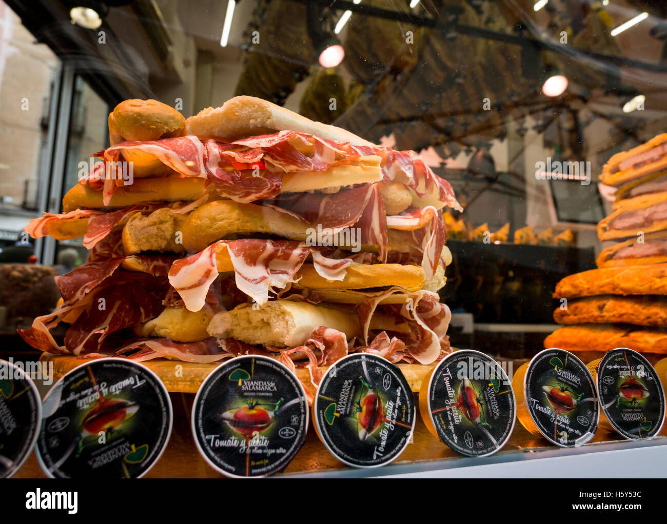 Une tour de Jamón Iberico sandwiches prêts pour la vente Banque D'Images