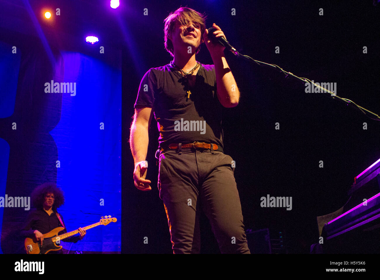 SAN FRANCISCO, CA - 3 NOV : Taylor Hanson de Hanson effectue au Fillmore le 3 novembre 2015 à San Francisco, Californie. (Photographie par Christopher Victorio pour la photo l'accès). Banque D'Images