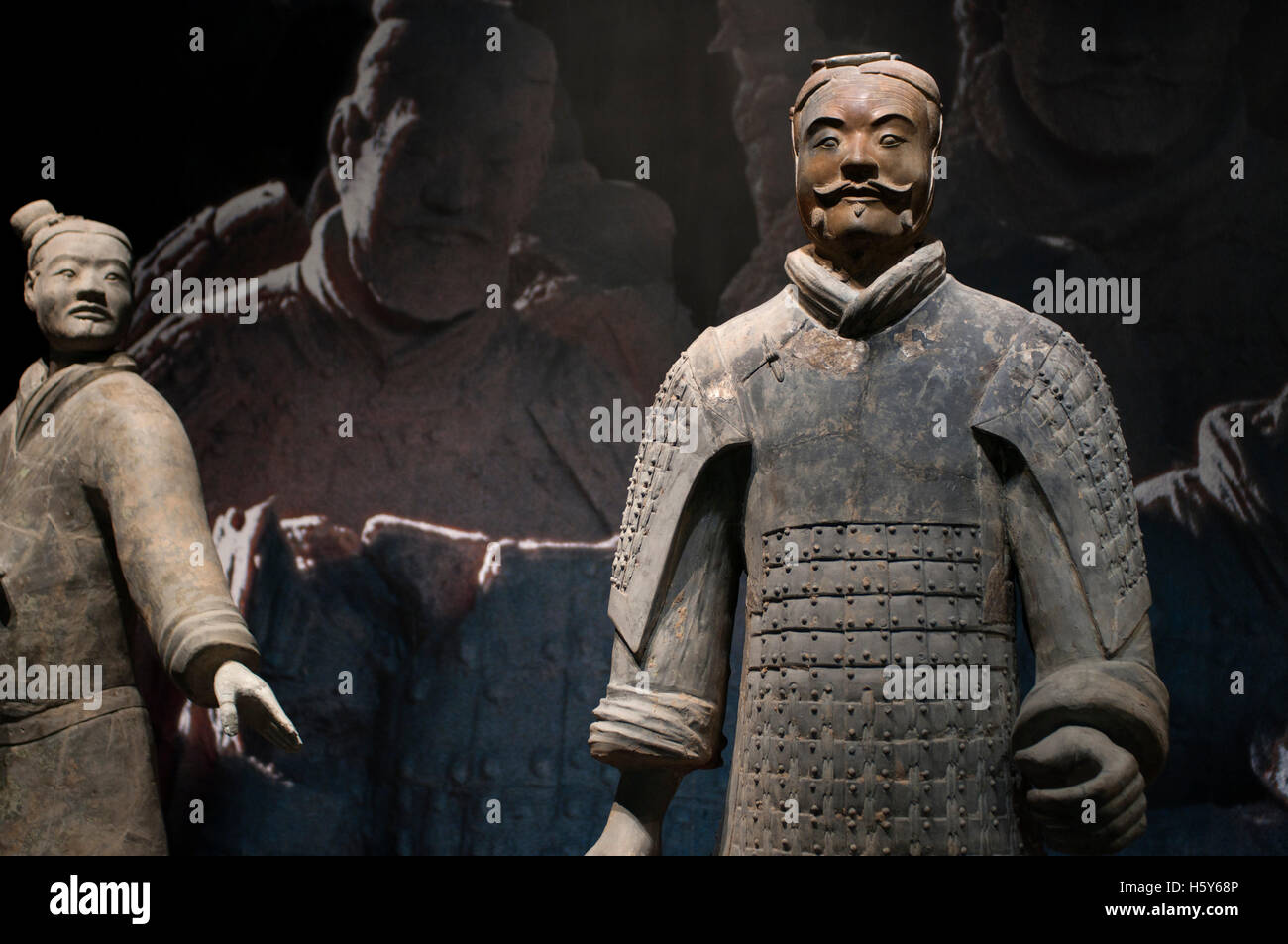 L'armée de guerriers en terre cuite, des puits Numéro 1, Xian, Shaanxi, Chine, Asie. Une ancienne collection de sculptures représentant des armées de Qin Banque D'Images