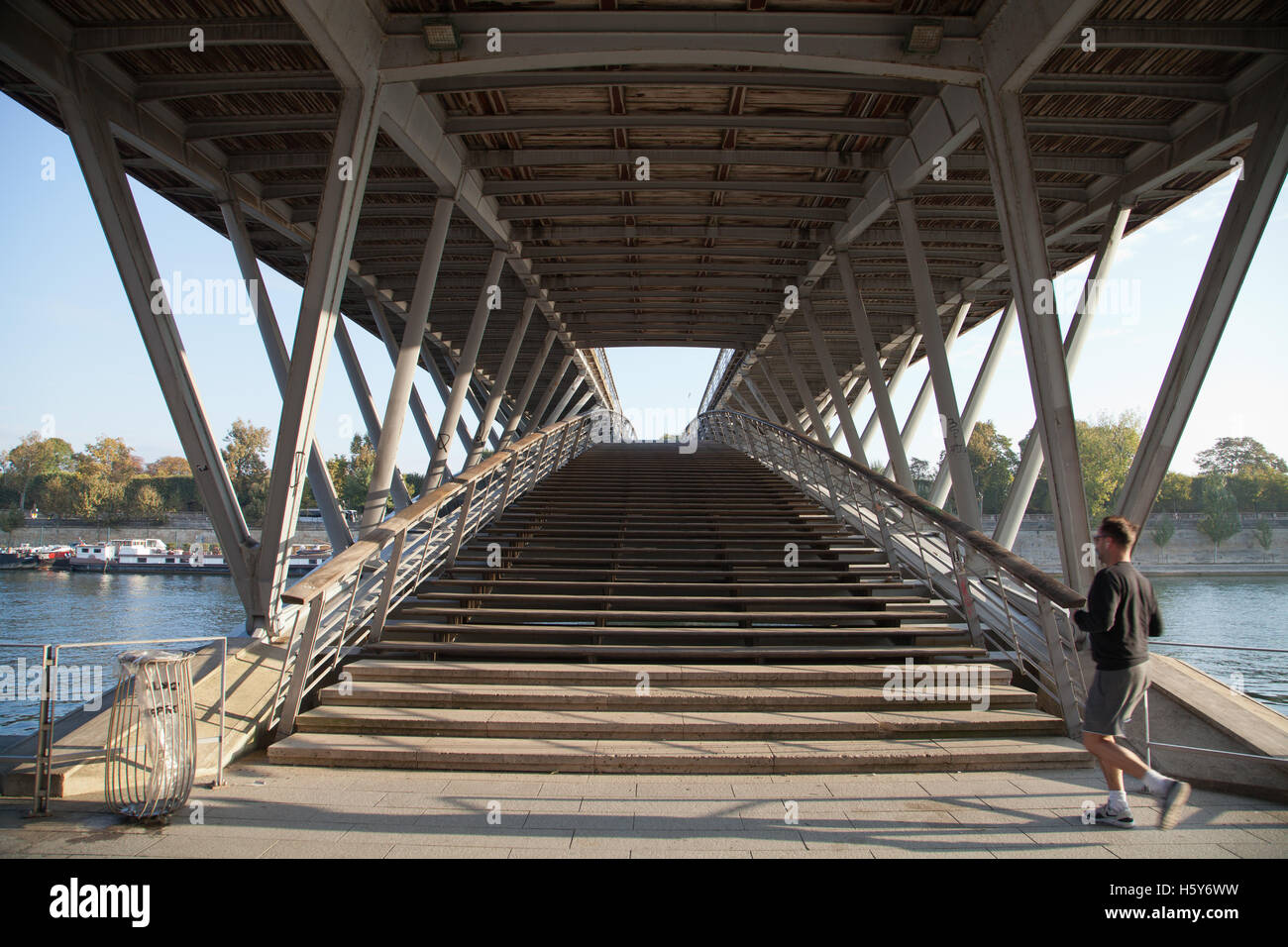 La passerelle Léopold-Sédar-Senghor, Paris, France. Banque D'Images