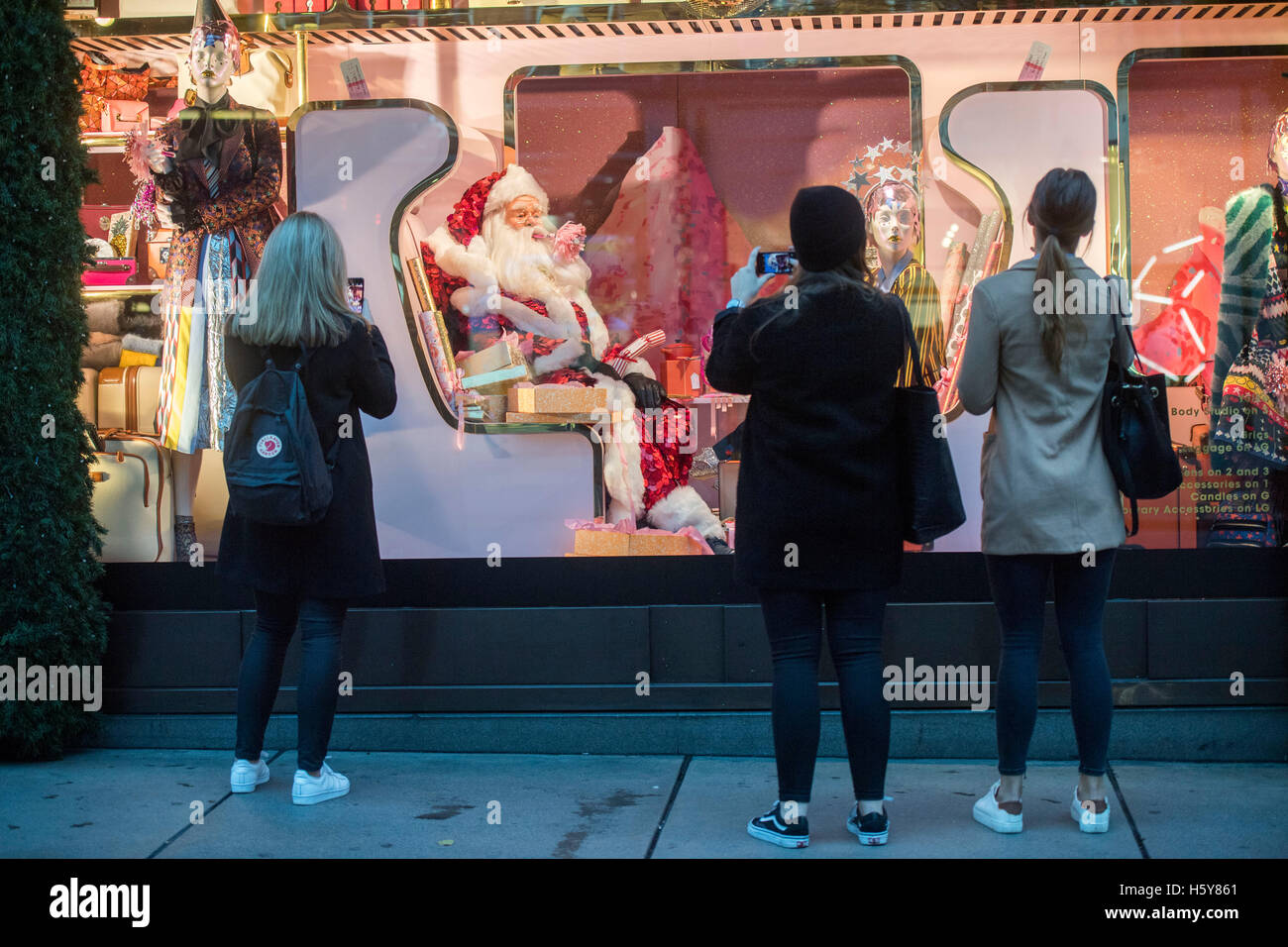 Selfridges Oxford Street,.Selfridges dévoilent leurs vitrines de Noël Banque D'Images