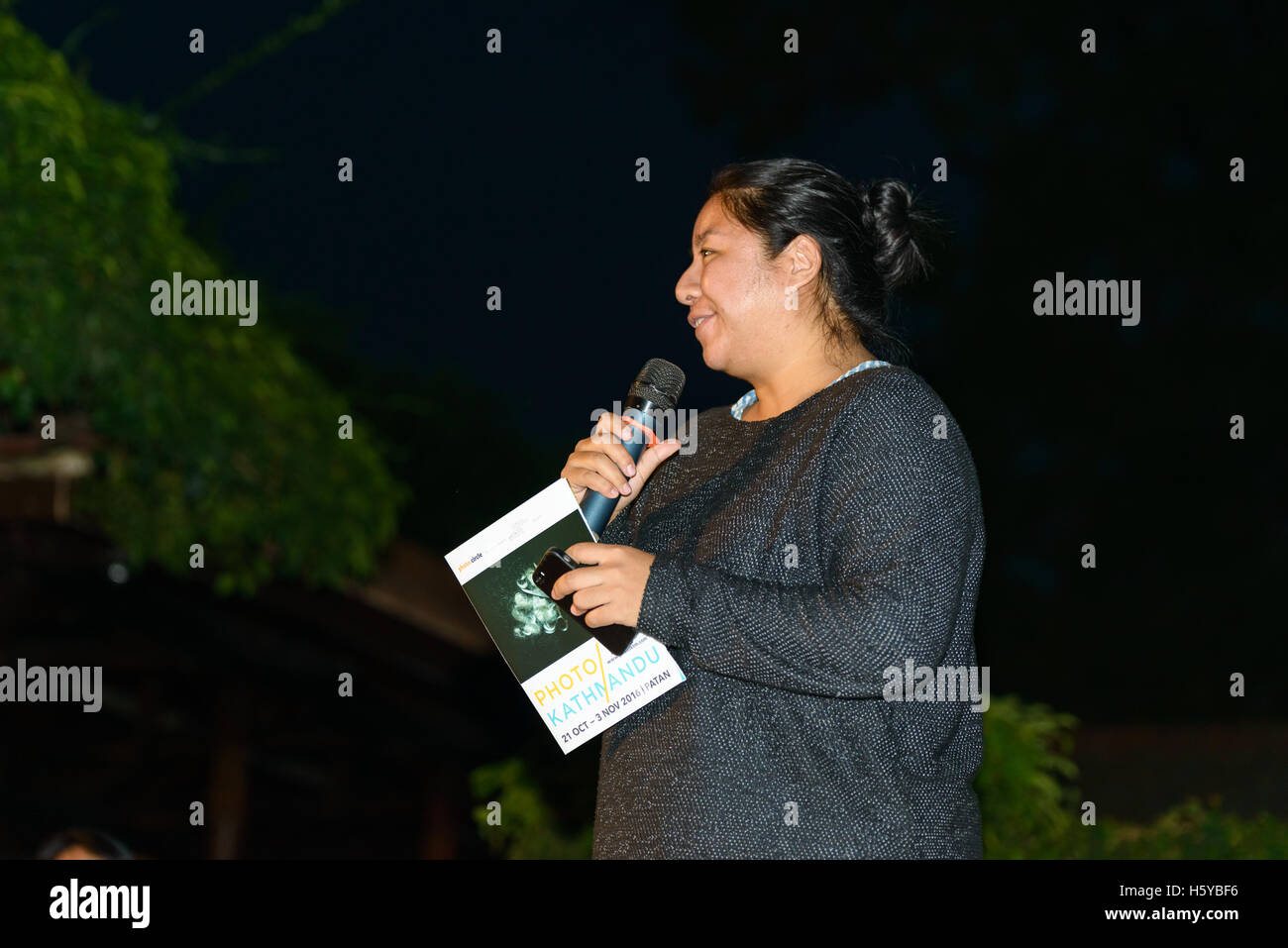 Patan, Népal. 21 octobre, 2016. Nayantara Gurung Kakshapati de photo.circle est l'ouverture de la deuxième édition de photo Kathmandu, le seul festival international de photographie au Népal. Le festival se tiendra jusqu'au 3 novembre 2016. Le festival est organisé par photo.cercle. Credit : Dutourdumonde/Alamy Live News Banque D'Images