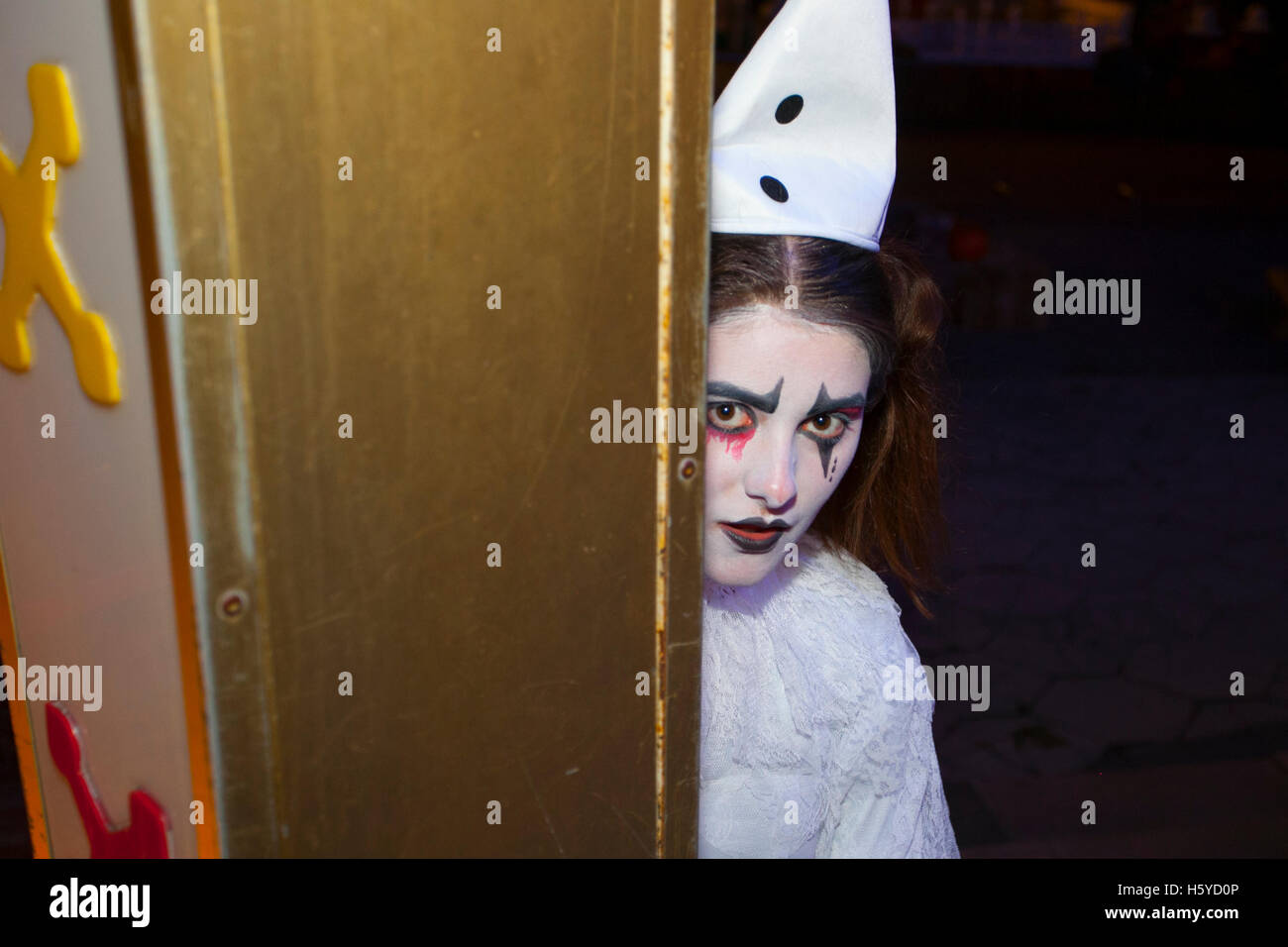 Southport, Merseyside, Royaume-Uni, 21 octobre 2016. Happy Halloween à Pleasureland Southport, Spookport, unique du Festival d'Halloween 2016, avec macabre, spookier venues sur que jamais. Étrange, fantomatique et colonne vertébrale picotements événements ont depuis des mois dans les attractions Pleasureland et continuer de bâtir sur l'approche de All Hallow's Eve que les esprits sortent pour jouer. Pleasureland héberge ses Happy Halloween spectaculaire, une semaine pleine de brillants, Halloween en famille. Avec la magie, les sorciers, fancy dress with fun, d'action et de sensations fortes. Credit : Cernan Elias/Alamy Live News Banque D'Images