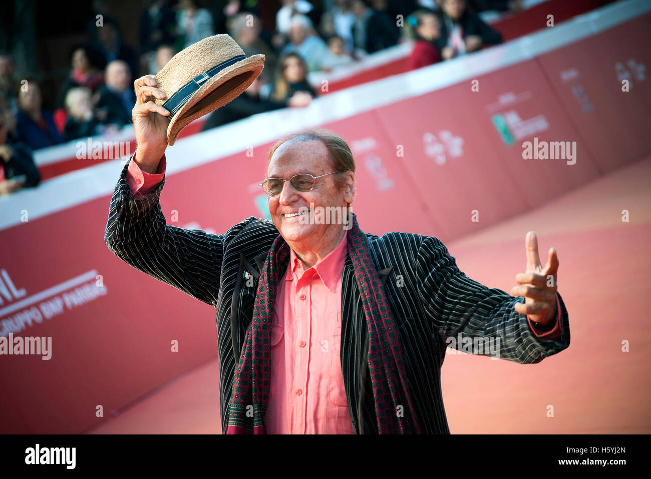 Rome, Italie. 22 octobre, 2016. Renzo Arbore assiste au tapis rouge lors de la Rome Film Fest 2016 Credit : Silvia Gerbino/Alamy Live News Banque D'Images