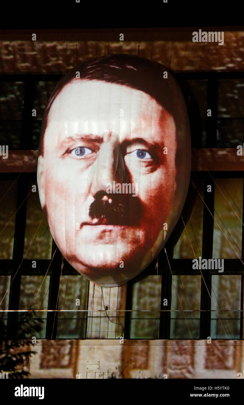 Portrait d'ein von Adolf Hitler im Rahmen einer von d'installation 'Berlin leuchtet' suis Leipziger Platz, 29. 30 septembre 2016, Berlin/ Banque D'Images