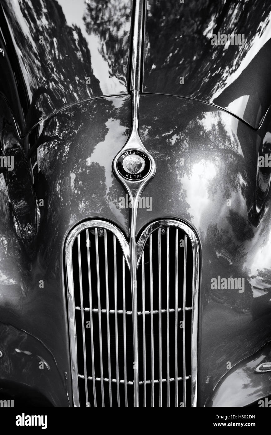 1949 Bristol 400 2 ltr vintage car à Bicester Heritage Centre. L'Oxfordshire, Angleterre. Le noir et blanc Banque D'Images