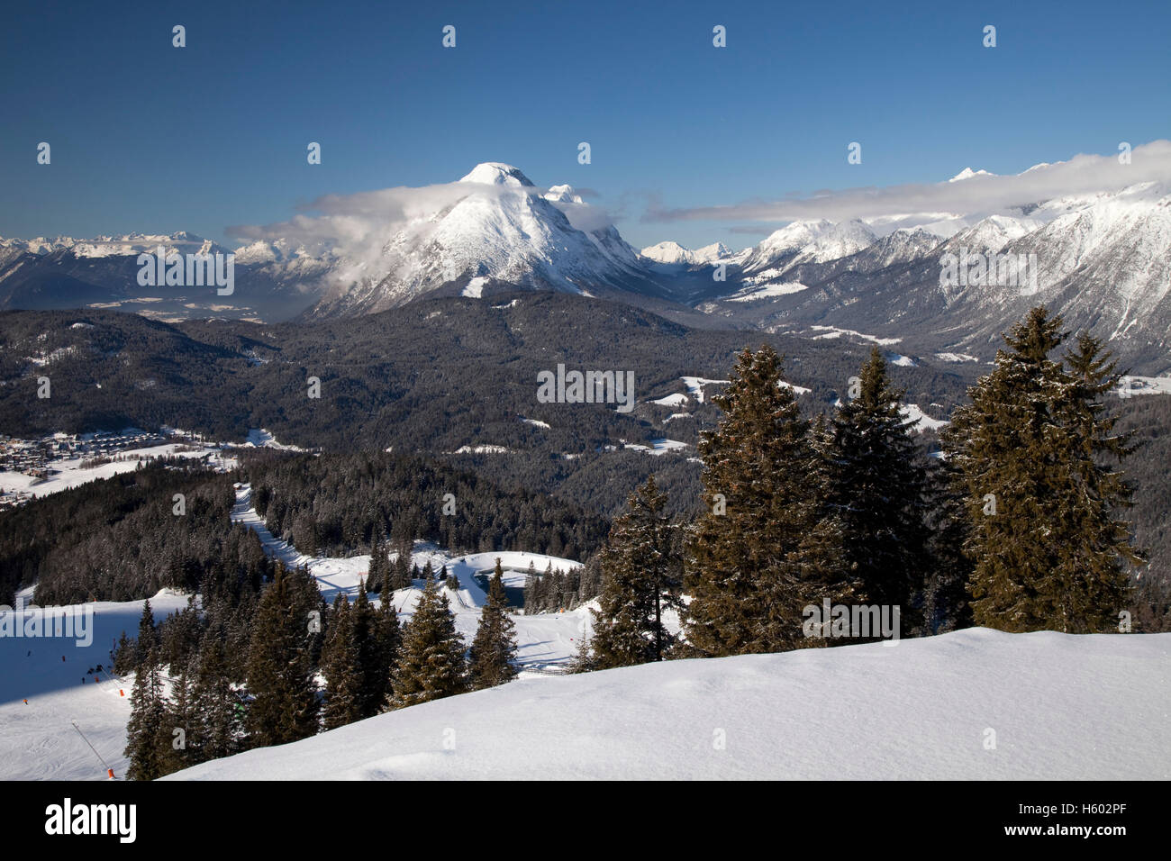 Vue panoramique sur la montagne avec couche de nuages, de montagnes, les Alpes, Tyrol, Autriche, Europe Banque D'Images