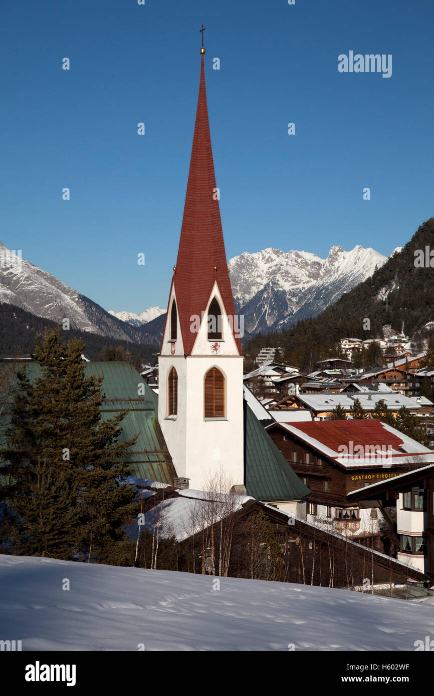 L'église paroissiale Saint Oswald, Seefeld, Tyrol, Autriche, Europe Banque D'Images