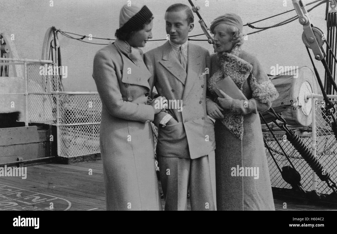 Actrice anglaise Evelyn Laye 1900-1996 avec mari Frank Lawton 1904-1969 acteur et actrice Binnie Barnes 1903-1998 (photo circa 1934) Banque D'Images