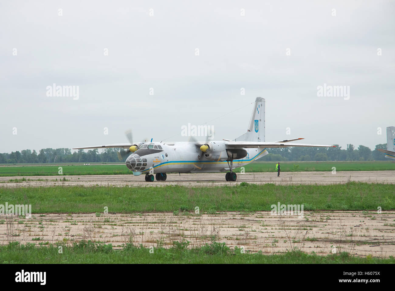 Nezhin, Ukraine - Mai 20, 2010 : Antonov An-30 'ciel' Photographe reconnaissance utilisés dans le programme "Ciel ouvert taxiing alo Banque D'Images